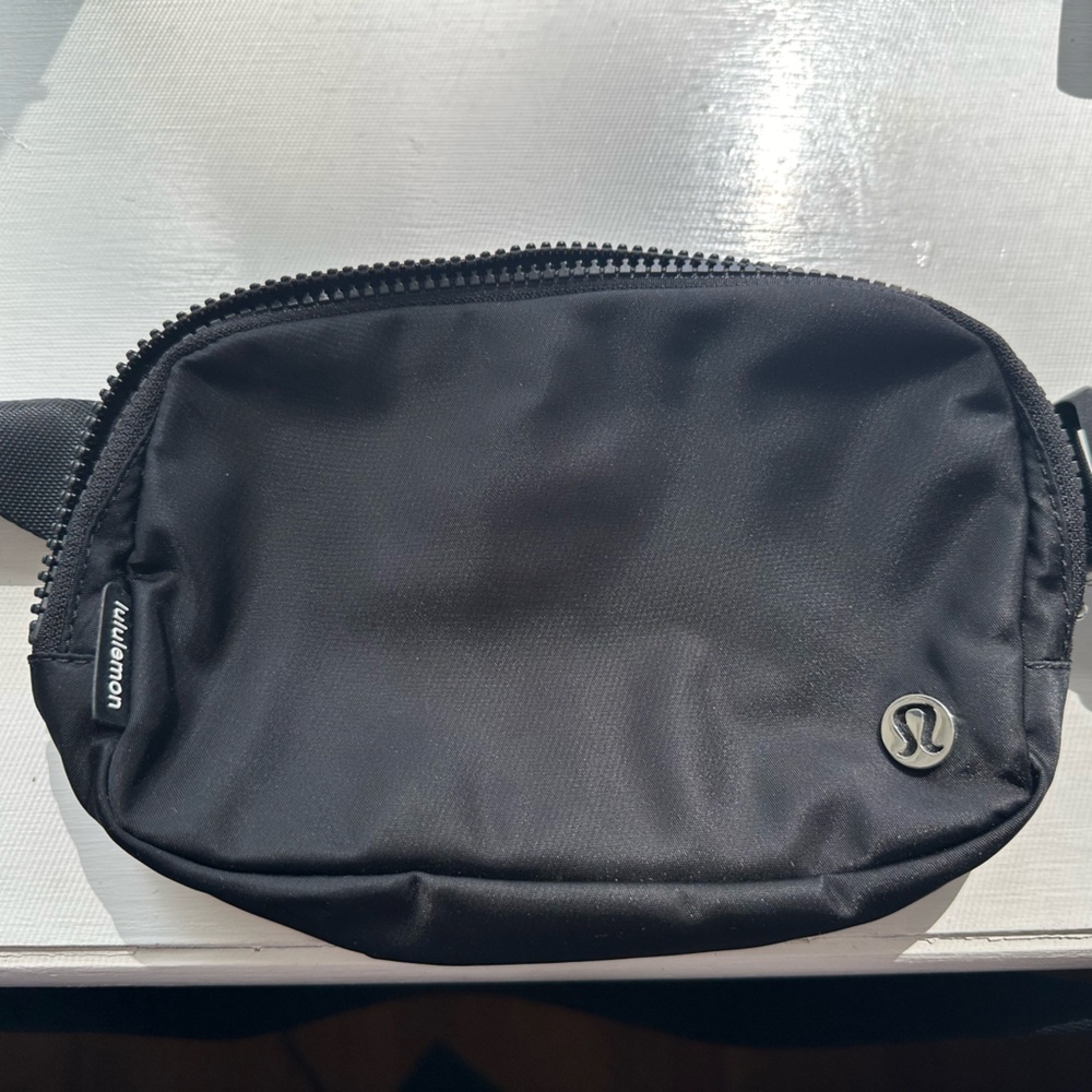 Lululemon Everywhere Belt Bag 1L